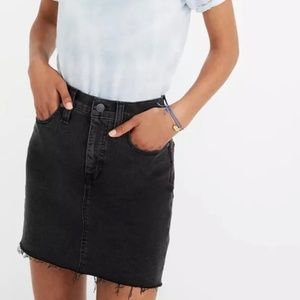 Madewell Stretch Denim Mini Skirt Sz 26 in Ashcraft Wash: Raw-Hemmed